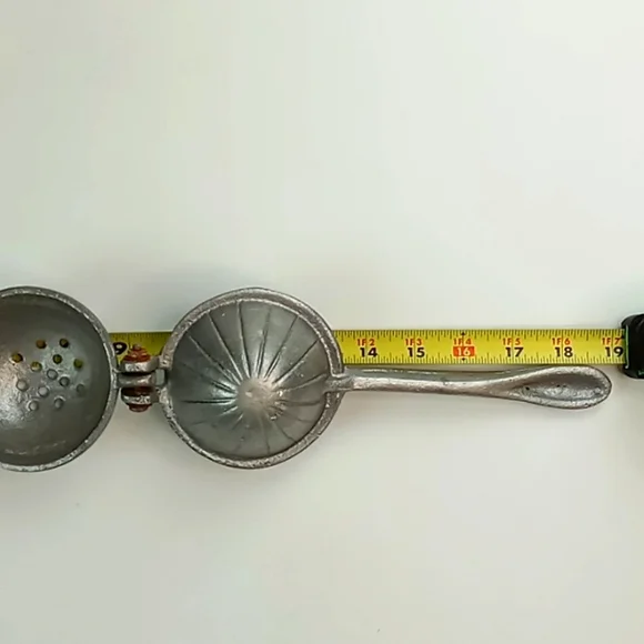 Vintage Die Cast Aluminum Lemon+Lime Hand Juicer/Squeezer/Press - Picture 8 of 10